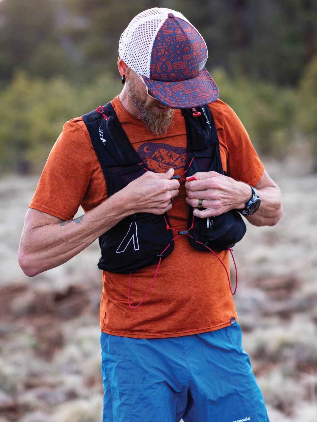 Trail runner bronco billy adjusting the harness of his ultraspire zygos v5 black backpack