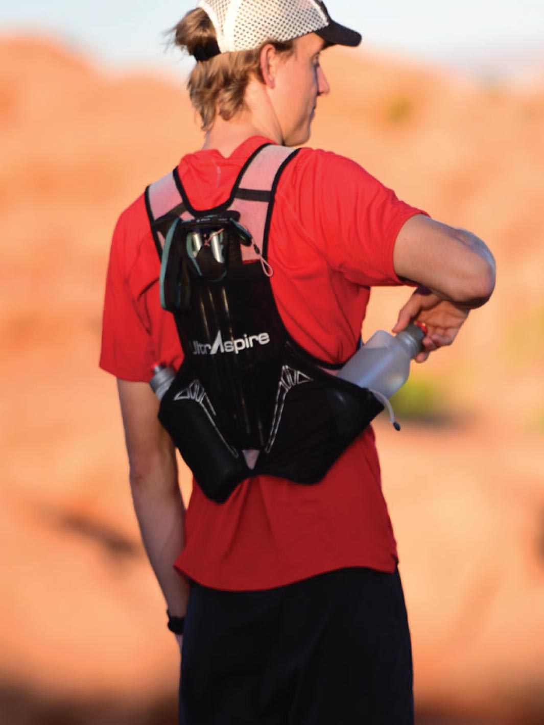 UltrAspire Momentum V2 - 6L Black